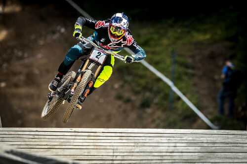 downhill-aaron-gwin-full-gas-step-up-sven-martin.JPG